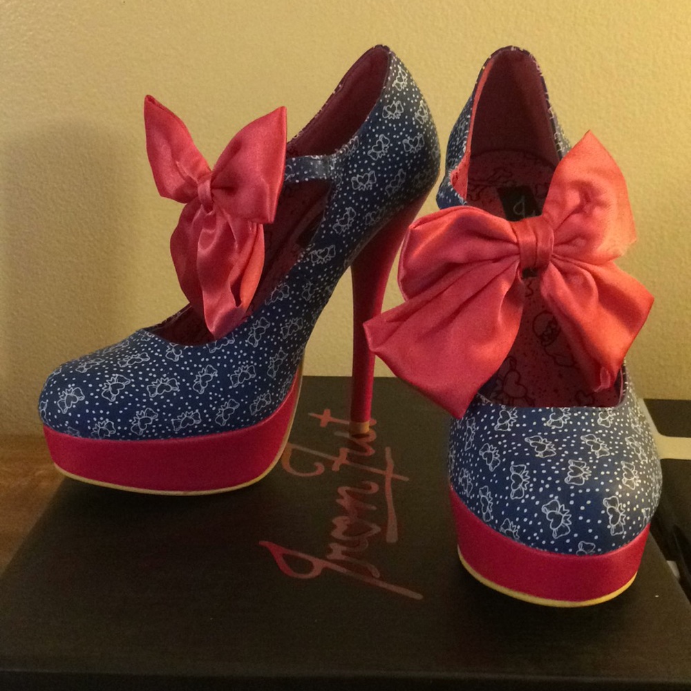 Iron Fist Bow Pinup Heels